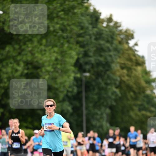 29.06.2025 - hella hamburg halbmarathon Dr. Thomas Lammeyer http://msf.ph/oto/8433420 29.06.2025 10:53:11 Kennedybrücke 1142, 1157, 1174, 1175, 1392, 1626, 1701, 1720, 2067, 2475, 3383, 3486, 4327, 5010, 5551, 7394, 7532, 8719, 9341, 9552, 9691, 10794, 11000 meine-sportfotos.de