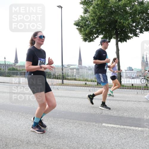 29.06.2025 - hella hamburg halbmarathon Lena Gebhardt http://msf.ph/oto/8433427 29.06.2025 10:44:32 Lombardsbrücke 4123, 15646, 5641, 1345, 1519, 1802, 1804, 2186, 2343, 2610, 2674, 2692, 3065, 3506, 3596, 4215, 4496, 4898, 4968, 5127, 5355, 5647, 5649, 5730, 5731, 6002, 7216, 7326, 7610, 7818, 7842, 8272, 8591, 8763, 8957, 9084, 9085, 9331, 9333, 9397, 9510, 9536, 10006, 10223, 10303, 10304, 10416, 11272, 11825, 11955, 12318, 12322, 12409, 12803, 12995, 13262, 13288, 13330, 13390, 13906, 14091, 14123, 14350, 14654, 14681, 14971, 18454, 18459 meine-sportfotos.de