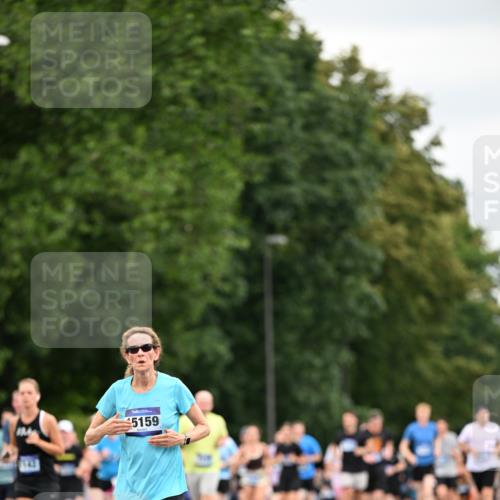 29.06.2025 - hella hamburg halbmarathon Dr. Thomas Lammeyer http://msf.ph/oto/8433435 29.06.2025 10:53:11 Kennedybrücke 1142, 1157, 1174, 1175, 1392, 1626, 1701, 1720, 2067, 2475, 3383, 3486, 4327, 5010, 5551, 7394, 7532, 8719, 9341, 9552, 9691, 10794, 11000 meine-sportfotos.de