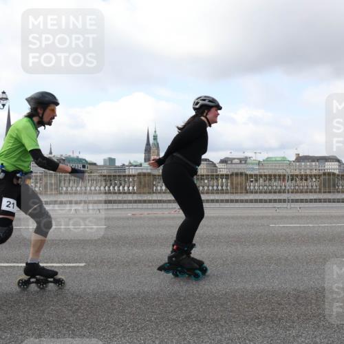 29.06.2025 - hella hamburg halbmarathon Lena Gebhardt http://msf.ph/oto/8433436 29.06.2025 09:01:06 Lombardsbrücke 21 meine-sportfotos.de