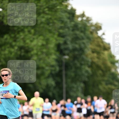 29.06.2025 - hella hamburg halbmarathon Dr. Thomas Lammeyer http://msf.ph/oto/8433476 29.06.2025 10:53:12 Kennedybrücke 1142, 1157, 1174, 1175, 1392, 1626, 1701, 2067, 2475, 3383, 3486, 4327, 5010, 5551, 7394, 7532, 8719, 9341, 9552, 9691, 10204, 10794, 11000 meine-sportfotos.de