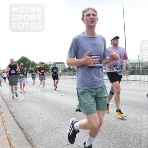 29.06.2025 - hella hamburg halbmarathon Lena Gebhardt http://msf.ph/oto/8433579 29.06.2025 10:44:33 Lombardsbrücke 12322, 4496, 10303, 90, 2610, 1680, 1345, 1519, 1802, 1804, 2186, 2343, 2610, 2674, 2692, 3065, 3506, 3596, 4215, 4496, 4898, 4968, 5127, 5355, 5647, 5649, 5730, 5731, 6002, 7216, 7610, 7818, 7842, 8272, 8582, 8591, 8763, 8957, 9084, 9085, 9331, 9333, 9397, 9510, 9536, 10006, 10223, 10303, 10304, 10416, 11272, 11825, 11955, 12318, 12322, 12409, 12803, 12995, 13262, 13288, 13330, 13390, 13906, 14091, 14123, 14350, 14654, 14681, 14971, 18454, 18459 meine-sportfotos.de
