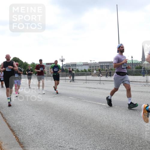 29.06.2025 - hella hamburg halbmarathon Lena Gebhardt http://msf.ph/oto/8433637 29.06.2025 10:44:34 Lombardsbrücke 12322, 1496, 10303, 1000, 2610, 1345, 1519, 2186, 2343, 2610, 2674, 2692, 3065, 3506, 3596, 4215, 4496, 4898, 4968, 5355, 5647, 5649, 5730, 5731, 6002, 7216, 7610, 7818, 7842, 8272, 8582, 8591, 8763, 8957, 9084, 9085, 9331, 9333, 9397, 9510, 9536, 10006, 10223, 10303, 10304, 10416, 11272, 11825, 11955, 12318, 12322, 12409, 12803, 12995, 13262, 13288, 13330, 13390, 13906, 14091, 14123, 14350, 14654, 14681, 14971, 18454, 18459 meine-sportfotos.de