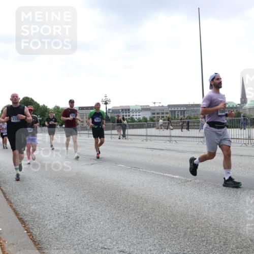 29.06.2025 - hella hamburg halbmarathon Lena Gebhardt http://msf.ph/oto/8433661 29.06.2025 10:44:34 Lombardsbrücke 12322, 1030, 1000, 261, 1345, 1519, 2186, 2343, 2610, 2674, 2692, 3065, 3506, 3596, 4215, 4496, 4898, 4968, 5355, 5647, 5649, 5730, 5731, 6002, 7216, 7610, 7818, 7842, 8272, 8582, 8591, 8763, 8957, 9084, 9085, 9331, 9333, 9397, 9510, 9536, 10006, 10223, 10303, 10304, 10416, 11272, 11825, 11955, 12318, 12322, 12409, 12803, 12995, 13262, 13288, 13330, 13390, 13906, 14091, 14123, 14350, 14654, 14681, 14971, 18454, 18459 meine-sportfotos.de
