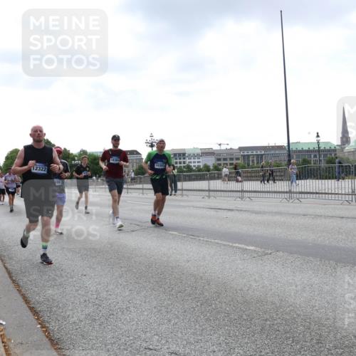 29.06.2025 - hella hamburg halbmarathon Lena Gebhardt http://msf.ph/oto/8433728 29.06.2025 10:44:34 Lombardsbrücke 12322, 496, 10304, 10303, 1345, 1519, 2186, 2343, 2610, 2674, 2692, 3065, 3506, 3596, 4215, 4496, 4898, 4968, 5355, 5647, 5649, 5730, 5731, 6002, 7216, 7610, 7818, 7842, 8272, 8582, 8591, 8763, 8957, 9084, 9085, 9331, 9333, 9397, 9510, 9536, 10006, 10223, 10303, 10304, 10416, 11272, 11825, 11955, 12318, 12322, 12409, 12803, 12995, 13262, 13288, 13330, 13390, 13906, 14091, 14123, 14350, 14654, 14681, 14971, 18454, 18459 meine-sportfotos.de