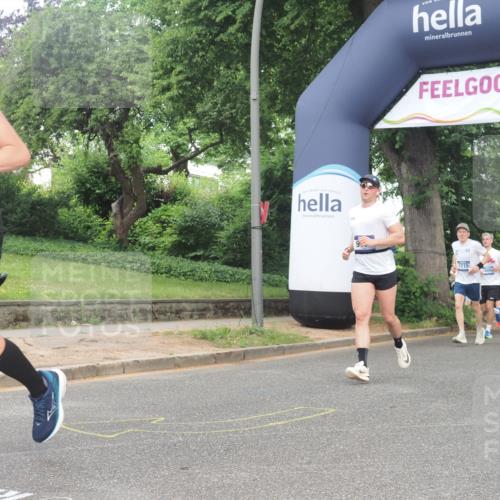 29.06.2025 - hella hamburg halbmarathon KatJ http://msf.ph/oto/8433729 29.06.2025 10:44:05 Zwischen KM18-KM19 1719, 2883, 4951 meine-sportfotos.de