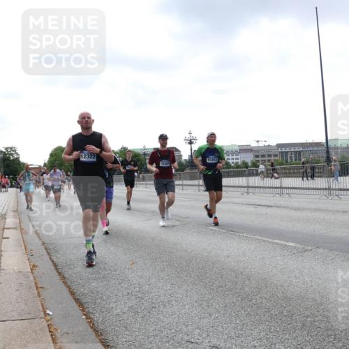 29.06.2025 - hella hamburg halbmarathon Lena Gebhardt http://msf.ph/oto/8433752 29.06.2025 10:44:35 Lombardsbrücke 12322, 10304, 10303, 1345, 1519, 2186, 2343, 2610, 2674, 2692, 3065, 3506, 3596, 4215, 4496, 4898, 4968, 5355, 5647, 5649, 5730, 5731, 6002, 6841, 7216, 7610, 7818, 7842, 8272, 8582, 8591, 8763, 9084, 9085, 9331, 9333, 9397, 9510, 9536, 10006, 10223, 10303, 10304, 10416, 11272, 11825, 11955, 12318, 12322, 12409, 12803, 12995, 13262, 13288, 13330, 13390, 13906, 14091, 14123, 14350, 14654, 14681, 14971, 18454, 18459 meine-sportfotos.de