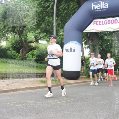 29.06.2025 - hella hamburg halbmarathon KatJ http://msf.ph/oto/8433761 29.06.2025 10:44:05 Zwischen KM18-KM19 1719, 2883, 4951 meine-sportfotos.de