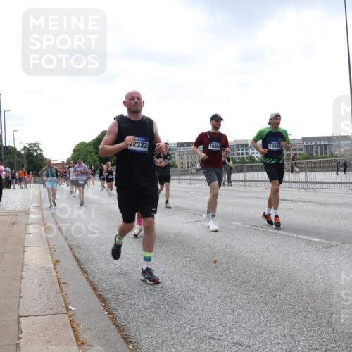 29.06.2025 - hella hamburg halbmarathon Lena Gebhardt http://msf.ph/oto/8433804 29.06.2025 10:44:35 Lombardsbrücke 2322, 10304, 10303, 1345, 1519, 2186, 2343, 2610, 2674, 2692, 3065, 3506, 3596, 4215, 4496, 4898, 4968, 5355, 5647, 5649, 5730, 5731, 6002, 6841, 7216, 7610, 7818, 7842, 8272, 8582, 8591, 8763, 9084, 9085, 9331, 9333, 9397, 9510, 9536, 10006, 10223, 10303, 10304, 10416, 11272, 11825, 11955, 12318, 12322, 12409, 12803, 12995, 13262, 13288, 13330, 13390, 13906, 14091, 14123, 14350, 14654, 14681, 14971, 18454, 18459 meine-sportfotos.de