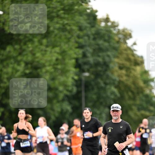 29.06.2025 - hella hamburg halbmarathon Dr. Thomas Lammeyer http://msf.ph/oto/8433824 29.06.2025 10:53:34 Kennedybrücke 1167, 1584, 1626, 2475, 2527, 2668, 3086, 3232, 3383, 3661, 4403, 4769, 5118, 5551, 5781, 6191, 6497, 7203, 7650, 7931, 7936, 7947, 7948, 8065, 8549, 8759, 8760, 9245, 9341, 10130, 10204, 10333, 10479, 10654, 11192 meine-sportfotos.de