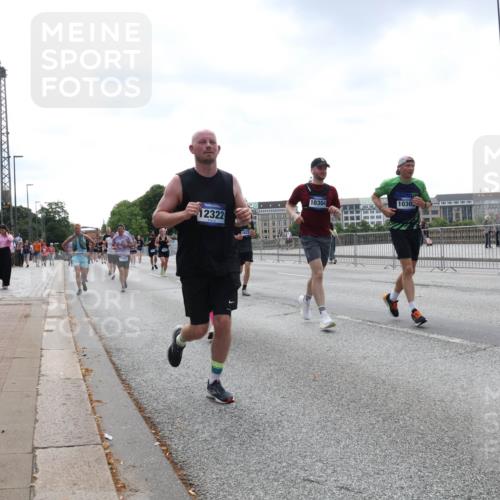 29.06.2025 - hella hamburg halbmarathon Lena Gebhardt http://msf.ph/oto/8433827 29.06.2025 10:44:35 Lombardsbrücke 12322, 10304, 10305, 1345, 1519, 2186, 2343, 2610, 2674, 2692, 3065, 3506, 3596, 4215, 4496, 4898, 4968, 5355, 5647, 5649, 5730, 5731, 6002, 6841, 7216, 7610, 7818, 7842, 8272, 8582, 8591, 8763, 9084, 9085, 9331, 9333, 9397, 9510, 9536, 10006, 10223, 10303, 10304, 10416, 11272, 11825, 11955, 12318, 12322, 12409, 12803, 12995, 13262, 13288, 13330, 13390, 13906, 14091, 14123, 14350, 14654, 14681, 14971, 18454, 18459 meine-sportfotos.de