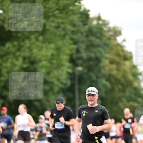 29.06.2025 - hella hamburg halbmarathon Dr. Thomas Lammeyer http://msf.ph/oto/8433865 29.06.2025 10:53:36 Kennedybrücke 1167, 1584, 1626, 2475, 2527, 2668, 3086, 3232, 3253, 3383, 3661, 4403, 4769, 5118, 5551, 5781, 6191, 6497, 7203, 7650, 7931, 7936, 7947, 7948, 8065, 8549, 8759, 8760, 9245, 9341, 10130, 10204, 10333, 10479, 10654, 11192 meine-sportfotos.de