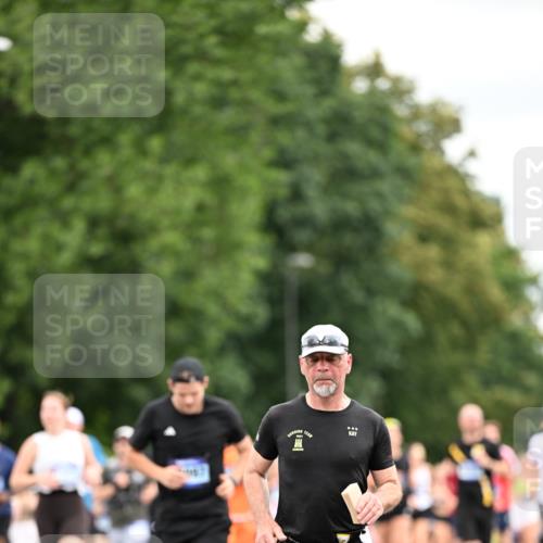 29.06.2025 - hella hamburg halbmarathon Dr. Thomas Lammeyer http://msf.ph/oto/8433882 29.06.2025 10:53:36 Kennedybrücke 1167, 1584, 1626, 2475, 2527, 2668, 3086, 3232, 3253, 3383, 3661, 4403, 4769, 5118, 5551, 5781, 6191, 6497, 7203, 7650, 7931, 7936, 7947, 7948, 8065, 8549, 8759, 8760, 9245, 9341, 10130, 10204, 10333, 10479, 10654, 11192 meine-sportfotos.de