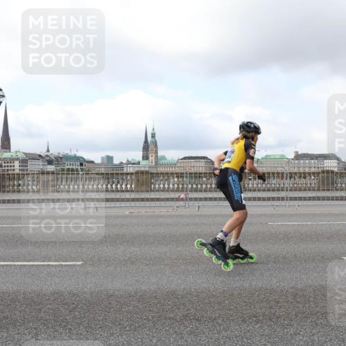 29.06.2025 - hella hamburg halbmarathon Lena Gebhardt http://msf.ph/oto/8433896 29.06.2025 09:01:08 Lombardsbrücke  meine-sportfotos.de