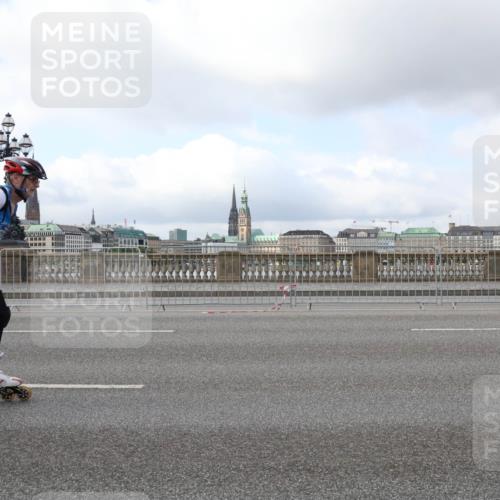 29.06.2025 - hella hamburg halbmarathon Lena Gebhardt http://msf.ph/oto/8433932 29.06.2025 09:01:13 Lombardsbrücke 382 meine-sportfotos.de