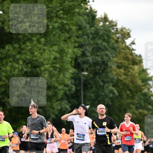 29.06.2025 - hella hamburg halbmarathon Dr. Thomas Lammeyer http://msf.ph/oto/8433991 29.06.2025 10:53:40 Kennedybrücke 1167, 1584, 1626, 2475, 2527, 2668, 2716, 3086, 3232, 3253, 3383, 3661, 4403, 4769, 5118, 5781, 6191, 6497, 7203, 7650, 7931, 7936, 7947, 7948, 8065, 8549, 8759, 8760, 9245, 10130, 10204, 10333, 10479, 10654, 11192 meine-sportfotos.de