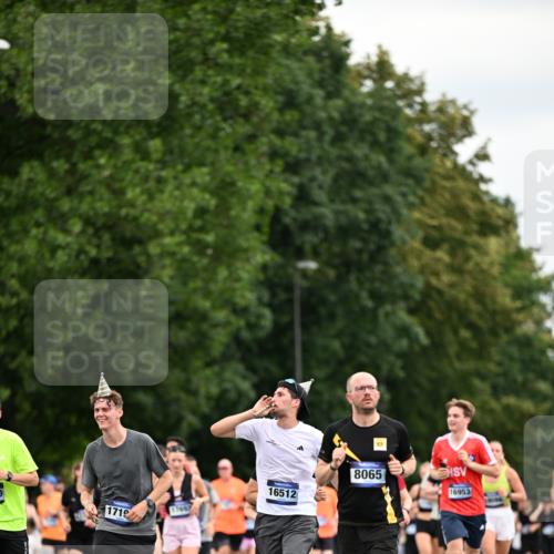 29.06.2025 - hella hamburg halbmarathon Dr. Thomas Lammeyer http://msf.ph/oto/8433992 29.06.2025 10:53:41 Kennedybrücke 1167, 1584, 1626, 2437, 2438, 2475, 2527, 2668, 2716, 3086, 3232, 3253, 3383, 3661, 4403, 4769, 5118, 5479, 5480, 5781, 6191, 6497, 7203, 7650, 7931, 7936, 7947, 7948, 8065, 8549, 8759, 8760, 9245, 10130, 10204, 10333, 10479, 10654, 11192 meine-sportfotos.de