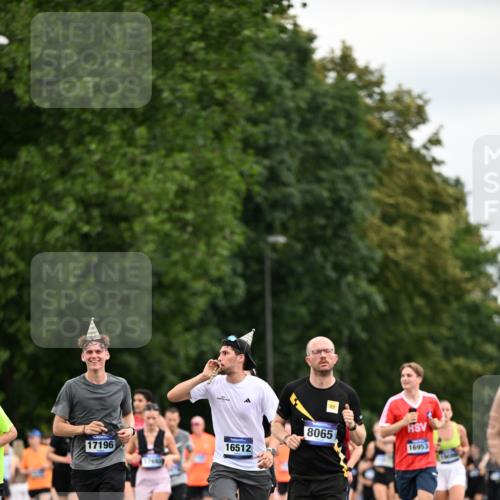 29.06.2025 - hella hamburg halbmarathon Dr. Thomas Lammeyer http://msf.ph/oto/8434000 29.06.2025 10:53:41 Kennedybrücke 1167, 1584, 1626, 2437, 2438, 2475, 2527, 2668, 2716, 3086, 3232, 3253, 3383, 3661, 4403, 4769, 5118, 5479, 5480, 5781, 6191, 6497, 7203, 7650, 7931, 7936, 7947, 7948, 8065, 8549, 8759, 8760, 9245, 10130, 10204, 10333, 10479, 10654, 11192 meine-sportfotos.de