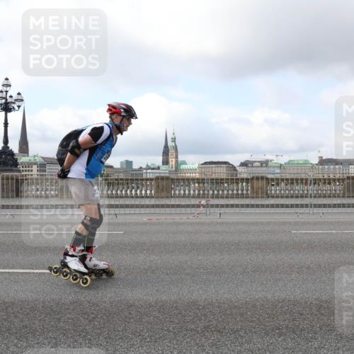29.06.2025 - hella hamburg halbmarathon Lena Gebhardt http://msf.ph/oto/8434009 29.06.2025 09:01:13 Lombardsbrücke 300 meine-sportfotos.de