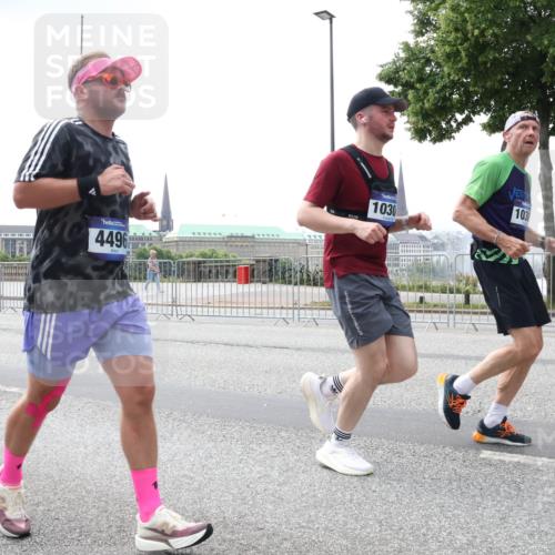 29.06.2025 - hella hamburg halbmarathon Lena Gebhardt http://msf.ph/oto/8434023 29.06.2025 10:44:37 Lombardsbrücke 16277, 4496, 1030, 103, 1273, 1345, 1519, 1924, 2343, 2610, 2674, 3065, 3506, 4215, 4496, 4968, 5355, 5647, 5649, 5730, 5731, 6002, 6841, 6888, 7216, 7818, 7842, 8272, 8582, 8763, 9036, 9084, 9085, 9331, 9333, 9397, 9510, 9536, 10006, 10223, 10303, 10304, 10416, 10668, 11272, 11825, 11955, 12318, 12322, 12409, 12803, 12995, 13039, 13262, 13288, 13330, 13390, 13906, 14091, 14123, 14350, 14654, 14681, 14971, 18454, 18459 meine-sportfotos.de