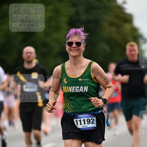 29.06.2025 - hella hamburg halbmarathon Dr. Thomas Lammeyer http://msf.ph/oto/8434025 29.06.2025 10:53:43 Kennedybrücke 1167, 1584, 2437, 2438, 2527, 2668, 2716, 3086, 3232, 3253, 3661, 4403, 4769, 5118, 5479, 5480, 5781, 6191, 6497, 7203, 7650, 7679, 7931, 7936, 7947, 7948, 8065, 8549, 8759, 8760, 9245, 10130, 10333, 10479, 10654, 11192 meine-sportfotos.de
