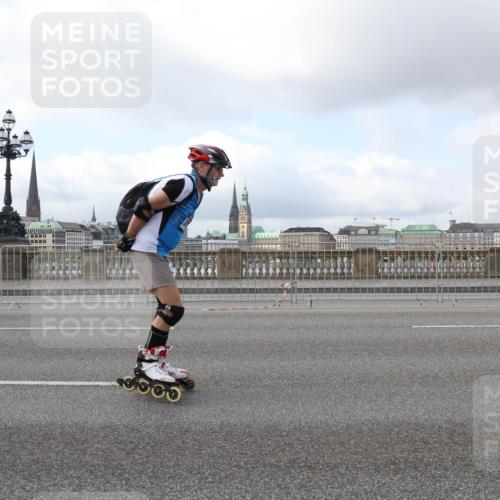 29.06.2025 - hella hamburg halbmarathon Lena Gebhardt http://msf.ph/oto/8434035 29.06.2025 09:01:13 Lombardsbrücke  meine-sportfotos.de