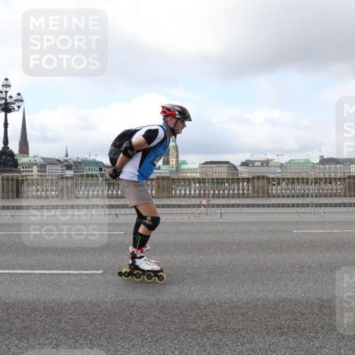 29.06.2025 - hella hamburg halbmarathon Lena Gebhardt http://msf.ph/oto/8434054 29.06.2025 09:01:13 Lombardsbrücke  meine-sportfotos.de