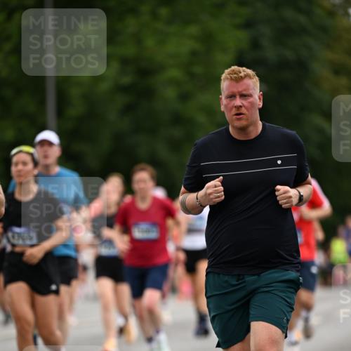 29.06.2025 - hella hamburg halbmarathon Dr. Thomas Lammeyer http://msf.ph/oto/8434055 29.06.2025 10:53:45 Kennedybrücke 1167, 1584, 2437, 2438, 2527, 2668, 2716, 3232, 3253, 3661, 4403, 4769, 5118, 5479, 5480, 5781, 6191, 6497, 7203, 7650, 7679, 7931, 7936, 7947, 7948, 8065, 8549, 8759, 8760, 9245, 10130, 10333, 10479, 10654, 10782, 11192 meine-sportfotos.de