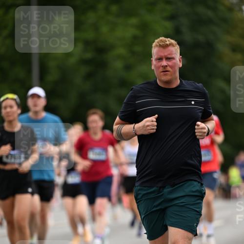 29.06.2025 - hella hamburg halbmarathon Dr. Thomas Lammeyer http://msf.ph/oto/8434061 29.06.2025 10:53:45 Kennedybrücke 1167, 1584, 2437, 2438, 2527, 2668, 2716, 3232, 3253, 3661, 4403, 4769, 5118, 5479, 5480, 5781, 6191, 6497, 7203, 7650, 7679, 7931, 7936, 7947, 7948, 8065, 8549, 8759, 8760, 9245, 10130, 10333, 10479, 10654, 10782, 11192 meine-sportfotos.de
