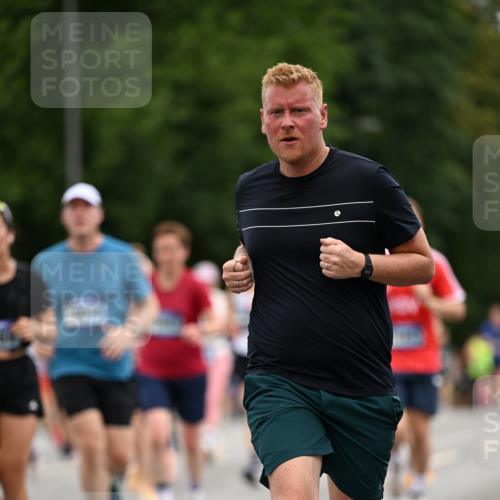 29.06.2025 - hella hamburg halbmarathon Dr. Thomas Lammeyer http://msf.ph/oto/8434071 29.06.2025 10:53:46 Kennedybrücke 1167, 1584, 2437, 2438, 2527, 2668, 2716, 3232, 3253, 3661, 4403, 4769, 5118, 5479, 5480, 5781, 6191, 6497, 7203, 7650, 7679, 7931, 7936, 7947, 7948, 8065, 8549, 8759, 8760, 9245, 10130, 10333, 10479, 10654, 10782, 11192 meine-sportfotos.de