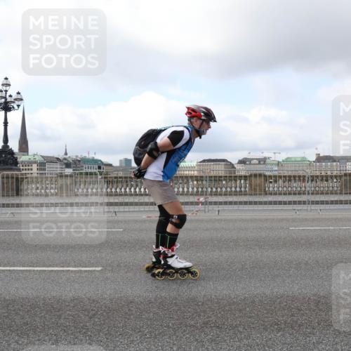 29.06.2025 - hella hamburg halbmarathon Lena Gebhardt http://msf.ph/oto/8434076 29.06.2025 09:01:13 Lombardsbrücke  meine-sportfotos.de