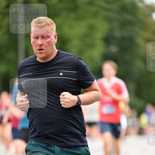 29.06.2025 - hella hamburg halbmarathon Dr. Thomas Lammeyer http://msf.ph/oto/8434077 29.06.2025 10:53:47 Kennedybrücke 1167, 1584, 2437, 2438, 2527, 2668, 2716, 2997, 3232, 3253, 4403, 4769, 5118, 5479, 5480, 5781, 6191, 6497, 7203, 7650, 7679, 7936, 7947, 7948, 8065, 9245, 10130, 10333, 10654, 10782, 11192 meine-sportfotos.de