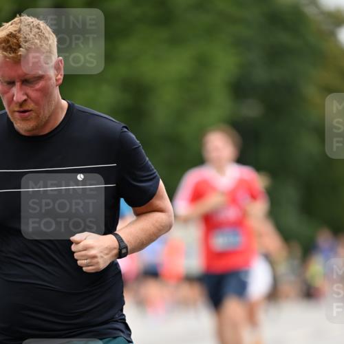 29.06.2025 - hella hamburg halbmarathon Dr. Thomas Lammeyer http://msf.ph/oto/8434088 29.06.2025 10:53:47 Kennedybrücke 1167, 1584, 2437, 2438, 2527, 2668, 2716, 2997, 3232, 3253, 4403, 4769, 5118, 5479, 5480, 5781, 6191, 6497, 7203, 7650, 7679, 7936, 7947, 7948, 8065, 9245, 10130, 10333, 10654, 10782, 11192 meine-sportfotos.de