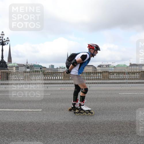 29.06.2025 - hella hamburg halbmarathon Lena Gebhardt http://msf.ph/oto/8434090 29.06.2025 09:01:13 Lombardsbrücke  meine-sportfotos.de