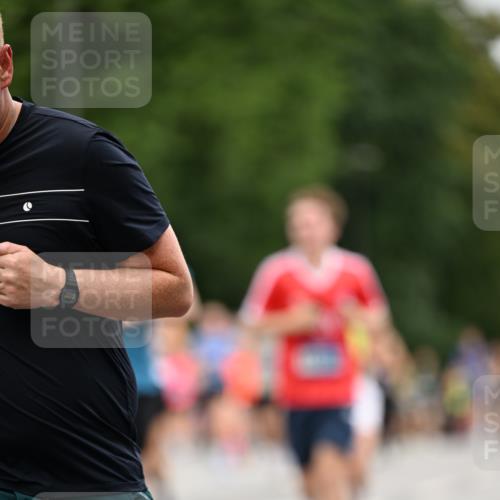 29.06.2025 - hella hamburg halbmarathon Dr. Thomas Lammeyer http://msf.ph/oto/8434093 29.06.2025 10:53:47 Kennedybrücke 1167, 1584, 2437, 2438, 2527, 2668, 2716, 2997, 3232, 3253, 4403, 4769, 5118, 5479, 5480, 5781, 6191, 6497, 7203, 7650, 7679, 7936, 7947, 7948, 8065, 9245, 10130, 10333, 10654, 10782, 11192 meine-sportfotos.de