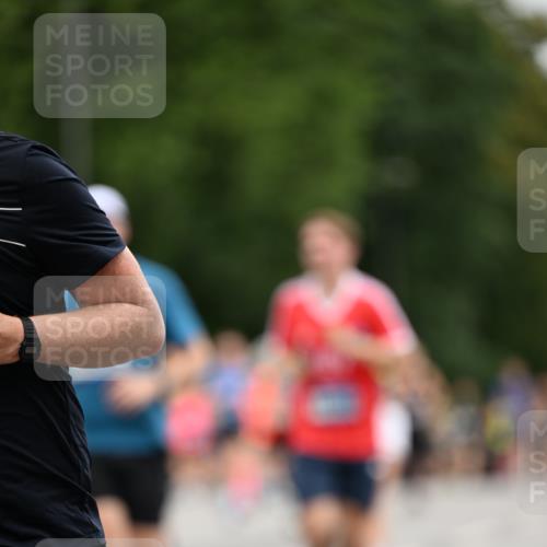29.06.2025 - hella hamburg halbmarathon Dr. Thomas Lammeyer http://msf.ph/oto/8434095 29.06.2025 10:53:47 Kennedybrücke 1167, 1584, 2437, 2438, 2527, 2668, 2716, 2997, 3232, 3253, 4403, 4769, 5118, 5479, 5480, 5781, 6191, 6497, 7203, 7650, 7679, 7936, 7947, 7948, 8065, 9245, 10130, 10333, 10654, 10782, 11192 meine-sportfotos.de