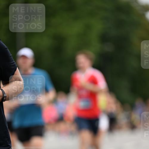 29.06.2025 - hella hamburg halbmarathon Dr. Thomas Lammeyer http://msf.ph/oto/8434100 29.06.2025 10:53:47 Kennedybrücke 1167, 1584, 2437, 2438, 2527, 2668, 2716, 2997, 3232, 3253, 4403, 4769, 5118, 5479, 5480, 5781, 6191, 6497, 7203, 7650, 7679, 7936, 7947, 7948, 8065, 9245, 10130, 10333, 10654, 10782, 11192 meine-sportfotos.de