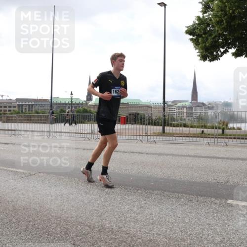 29.06.2025 - hella hamburg halbmarathon Lena Gebhardt http://msf.ph/oto/8434110 29.06.2025 10:44:38 Lombardsbrücke 162, 1273, 1345, 1519, 1629, 1924, 2343, 2610, 2674, 3506, 3570, 4215, 4275, 4496, 4968, 5355, 5647, 5649, 5730, 5731, 6002, 6841, 6888, 7216, 7818, 7842, 8272, 8582, 8763, 9036, 9084, 9085, 9331, 9333, 9397, 9510, 9536, 10006, 10223, 10303, 10304, 10416, 10668, 11272, 11825, 11955, 12318, 12322, 12409, 12803, 12995, 13039, 13261, 13262, 13288, 13330, 13390, 13906, 14091, 14123, 14350, 14654, 14681, 14971, 18454, 18459 meine-sportfotos.de