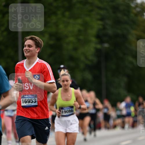 29.06.2025 - hella hamburg halbmarathon Dr. Thomas Lammeyer http://msf.ph/oto/8434130 29.06.2025 10:53:49 Kennedybrücke 1167, 1584, 2437, 2438, 2527, 2668, 2716, 2997, 3232, 3253, 4769, 5118, 5479, 5480, 5781, 6191, 6497, 7203, 7650, 7679, 7947, 7948, 8065, 9245, 10130, 10333, 10654, 10782, 11192 meine-sportfotos.de