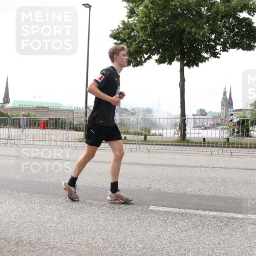 29.06.2025 - hella hamburg halbmarathon Lena Gebhardt http://msf.ph/oto/8434139 29.06.2025 10:44:39 Lombardsbrücke 1273, 1345, 1519, 1629, 1924, 2343, 2610, 2674, 3506, 3570, 4215, 4275, 4496, 4968, 5355, 5647, 5649, 5730, 5731, 6002, 6841, 6888, 7216, 7818, 7842, 8272, 8582, 9036, 9084, 9085, 9331, 9333, 9397, 9510, 9536, 10006, 10223, 10303, 10304, 10416, 10668, 11272, 11825, 11955, 12318, 12322, 12409, 12803, 12995, 13039, 13261, 13262, 13288, 13330, 13390, 13906, 14091, 14123, 14350, 14654, 14681, 14971, 18454, 18459 meine-sportfotos.de