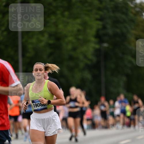29.06.2025 - hella hamburg halbmarathon Dr. Thomas Lammeyer http://msf.ph/oto/8434145 29.06.2025 10:53:50 Kennedybrücke 1167, 1584, 1805, 2437, 2438, 2527, 2668, 2716, 2997, 3232, 3253, 4769, 5118, 5479, 5480, 5781, 6191, 6497, 7203, 7650, 7679, 7947, 7948, 8065, 10130, 10333, 10654, 10782, 11192 meine-sportfotos.de