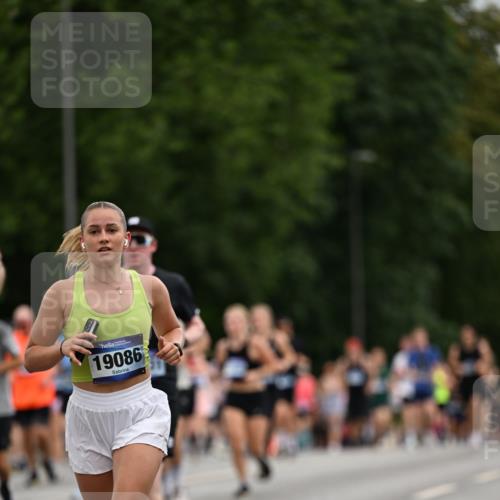 29.06.2025 - hella hamburg halbmarathon Dr. Thomas Lammeyer http://msf.ph/oto/8434152 29.06.2025 10:53:50 Kennedybrücke 1167, 1584, 1805, 2437, 2438, 2527, 2668, 2716, 2997, 3232, 3253, 4769, 5118, 5479, 5480, 5781, 6191, 6497, 7203, 7650, 7679, 7947, 7948, 8065, 10130, 10333, 10654, 10782, 11192 meine-sportfotos.de