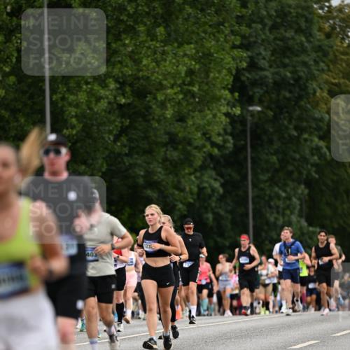 29.06.2025 - hella hamburg halbmarathon Dr. Thomas Lammeyer http://msf.ph/oto/8434159 29.06.2025 10:53:50 Kennedybrücke 1167, 1584, 1805, 2437, 2438, 2527, 2668, 2716, 2997, 3232, 3253, 4769, 5118, 5479, 5480, 5781, 6191, 6497, 7203, 7650, 7679, 7947, 7948, 8065, 10130, 10333, 10654, 10782, 11192 meine-sportfotos.de