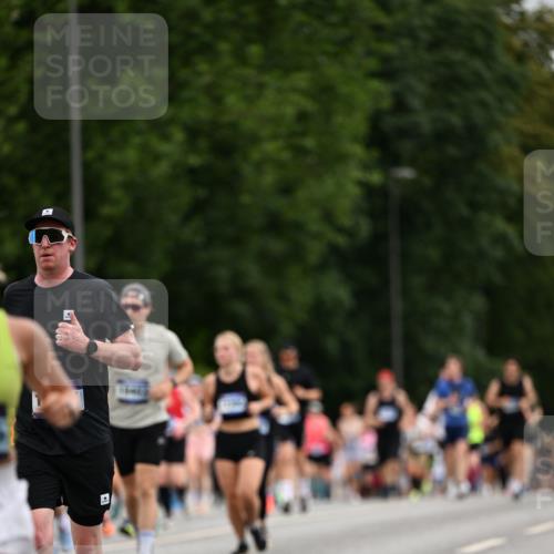29.06.2025 - hella hamburg halbmarathon Dr. Thomas Lammeyer http://msf.ph/oto/8434167 29.06.2025 10:53:51 Kennedybrücke 1167, 1584, 1805, 2437, 2438, 2668, 2716, 2997, 3253, 4769, 5118, 5479, 5480, 5781, 6191, 7203, 7650, 7679, 7947, 7948, 8065, 9162, 10130, 10333, 10654, 10782, 11192 meine-sportfotos.de