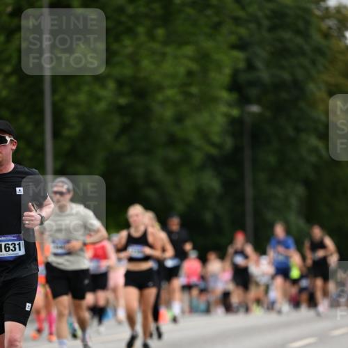 29.06.2025 - hella hamburg halbmarathon Dr. Thomas Lammeyer http://msf.ph/oto/8434177 29.06.2025 10:53:51 Kennedybrücke 1167, 1584, 1805, 2437, 2438, 2668, 2716, 2997, 3253, 4769, 5118, 5479, 5480, 5781, 6191, 7203, 7650, 7679, 7947, 7948, 8065, 9162, 10130, 10333, 10654, 10782, 11192 meine-sportfotos.de