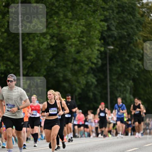 29.06.2025 - hella hamburg halbmarathon Dr. Thomas Lammeyer http://msf.ph/oto/8434180 29.06.2025 10:53:52 Kennedybrücke 1167, 1584, 1805, 2437, 2438, 2668, 2716, 2997, 3253, 4769, 5118, 5479, 5480, 5781, 6191, 7203, 7650, 7679, 7947, 7948, 8065, 9162, 10130, 10333, 10654, 10782, 11192 meine-sportfotos.de