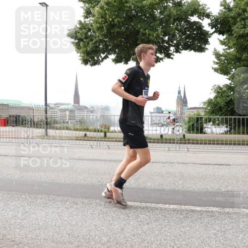 29.06.2025 - hella hamburg halbmarathon Lena Gebhardt http://msf.ph/oto/8434186 29.06.2025 10:44:39 Lombardsbrücke 1623, 1273, 1345, 1519, 1629, 1924, 2343, 2610, 2674, 3506, 3570, 4215, 4275, 4496, 4968, 5355, 5647, 5649, 5730, 5731, 6002, 6841, 6888, 7216, 7818, 7842, 8272, 8582, 9036, 9084, 9085, 9331, 9333, 9397, 9510, 9536, 10006, 10223, 10303, 10304, 10416, 10668, 11272, 11825, 11955, 12318, 12322, 12409, 12803, 12995, 13039, 13261, 13262, 13288, 13330, 13390, 13906, 14091, 14123, 14350, 14654, 14681, 14971, 18454, 18459 meine-sportfotos.de