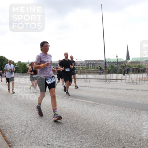 29.06.2025 - hella hamburg halbmarathon Lena Gebhardt http://msf.ph/oto/8434199 29.06.2025 10:44:40 Lombardsbrücke 17314, 3500, 1409, 600, 1345, 13115, 1273, 1345, 1519, 1629, 1924, 2343, 2610, 2674, 3506, 3570, 4215, 4275, 4496, 4968, 5355, 5647, 5649, 5731, 6002, 6841, 6888, 7216, 7842, 8272, 8582, 9036, 9084, 9085, 9331, 9333, 9397, 9510, 9536, 10006, 10223, 10303, 10304, 10416, 10668, 10707, 11272, 11825, 11955, 12318, 12322, 12409, 12803, 12995, 13039, 13261, 13262, 13288, 13330, 13390, 13906, 14091, 14123, 14350, 14654, 14681, 14971, 18454, 18459 meine-sportfotos.de