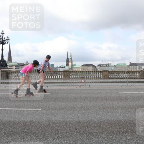 29.06.2025 - hella hamburg halbmarathon Lena Gebhardt http://msf.ph/oto/8434202 29.06.2025 09:01:14 Lombardsbrücke  meine-sportfotos.de