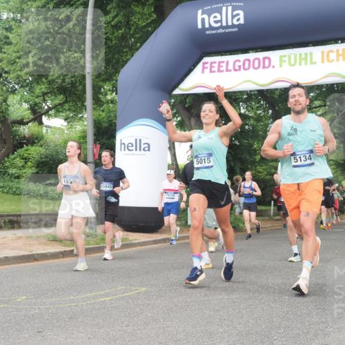 29.06.2025 - hella hamburg halbmarathon KatJ http://msf.ph/oto/8434210 29.06.2025 10:44:18 Zwischen KM18-KM19 1200, 2488, 3413, 3859, 4426, 5015, 5134, 5457, 5458, 5728 meine-sportfotos.de